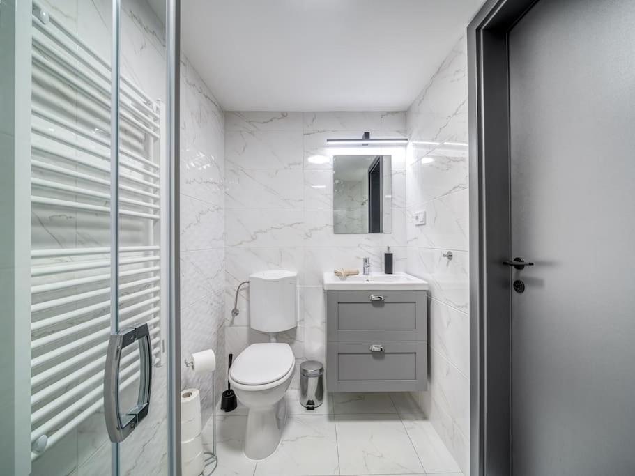 Loft 8 - Cozy Stylish With Parking Apartment *